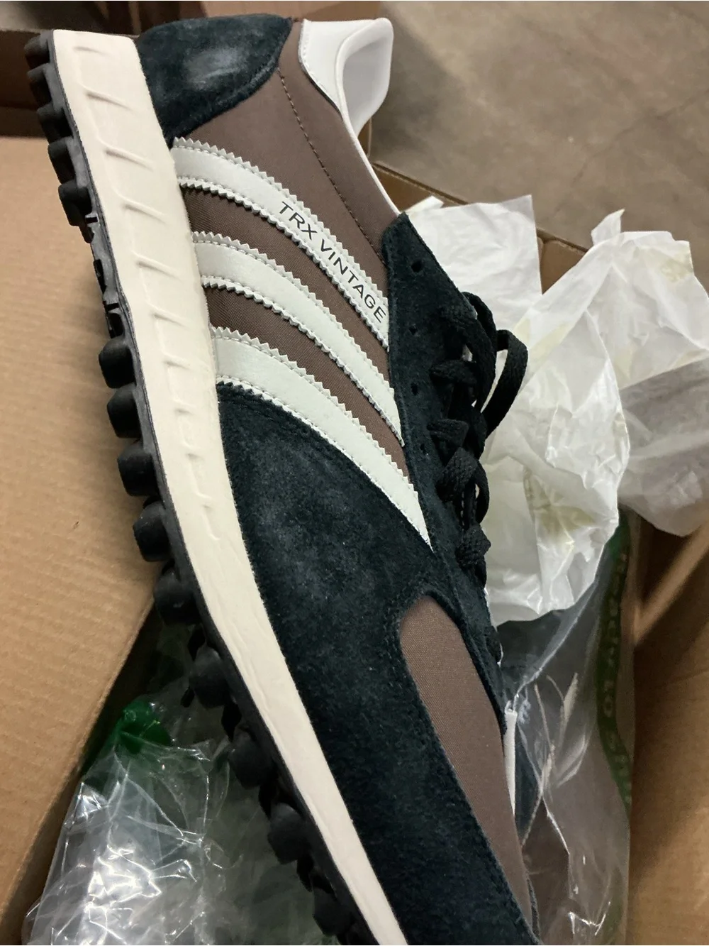 adidas TRX VINTAGE Box Label in Brown, 9.5